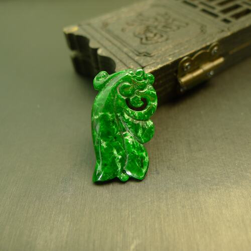 满绿缅甸天然A货翡翠龙挂坠