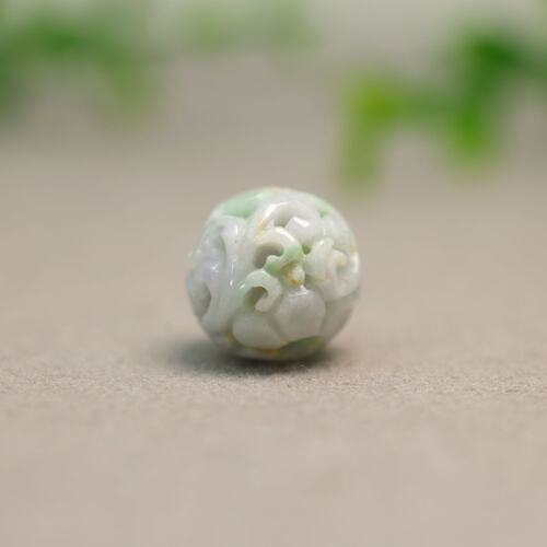翡翠镂空龙纹雕花圆形珠子