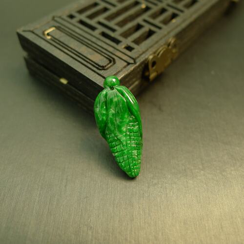 缅甸天然A货翡翠玉米吊坠