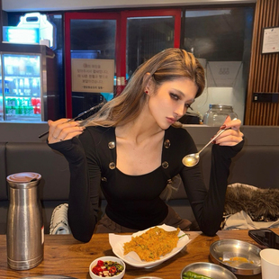 PrettyDragon银扣收腰加绒方领修身打底衫长袖短款紧身保暖上衣女