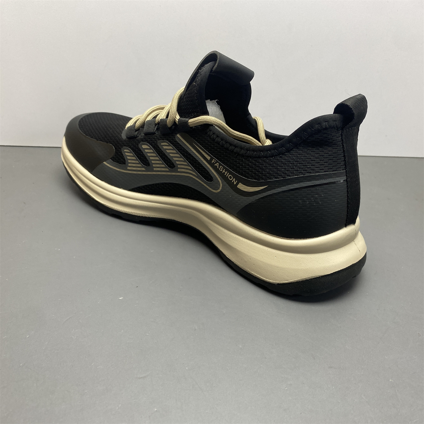 系带圆头厚底透气运动鞋