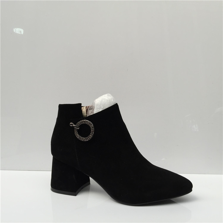 断码真皮女靴秋靴女2019新款薄欧美风尖头外贸中跟百搭韩版女短靴