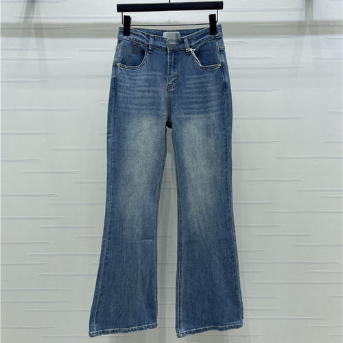 2025秋冬新款高腰显瘦刺绣皮标简约舒适百搭直筒牛仔裤