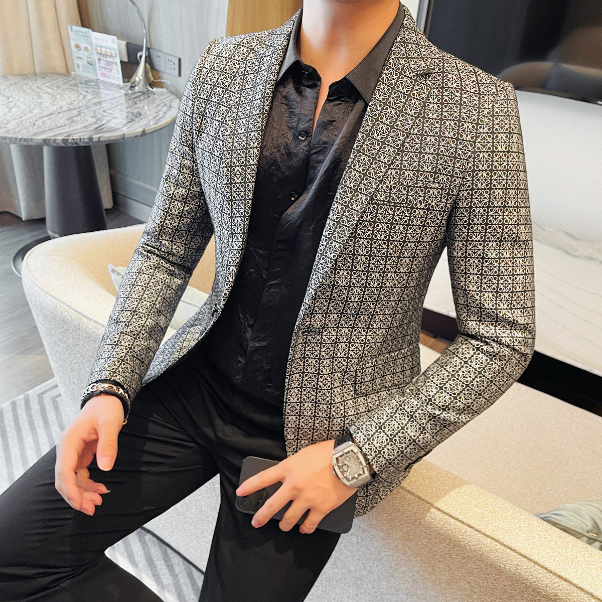 X702-P155男士新品免烫抗皱高织高密高弹提花休闲西服潮流高级感图片