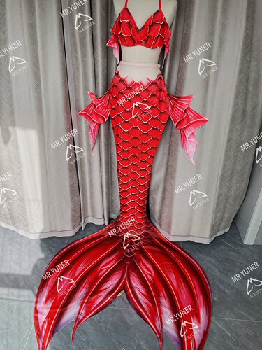 芸儿海洋馆自由潜美人鱼鱼尾