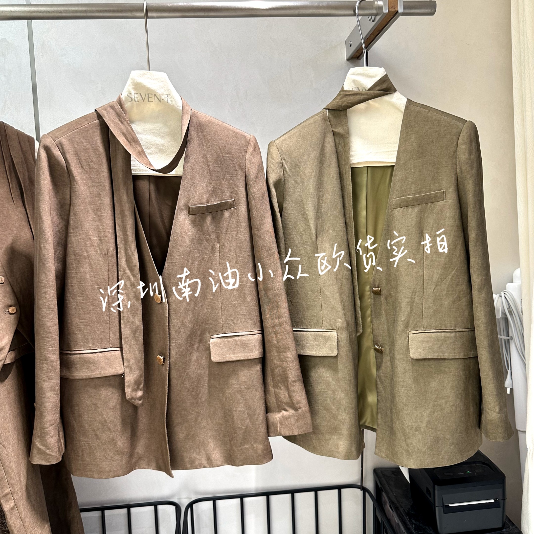 南油小众欧货2026秋季设计感飘带V领宽松显瘦百搭通勤西装外套女