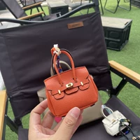 Оранжево-красный