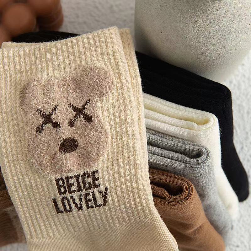 袜子女秋冬中筒袜可爱日系毛绒小熊纯棉长袜高帮女士运动韩版百搭