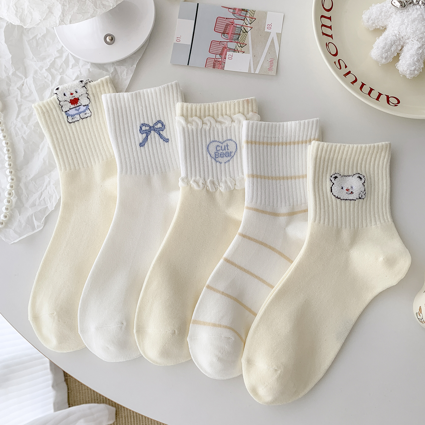 奶黄色小熊春秋中筒袜纯棉运动风