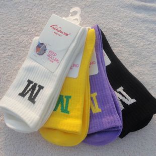 炫彩INS潮特色袜子梦娜正品 纯棉中筒运动女袜时尚 M字母高筒时尚