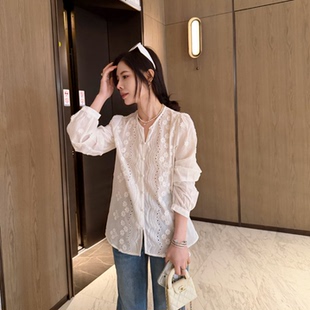 V领小花镂空衬衫 新款 春季 2026洋气刺绣上衣6019 白色蔷薇