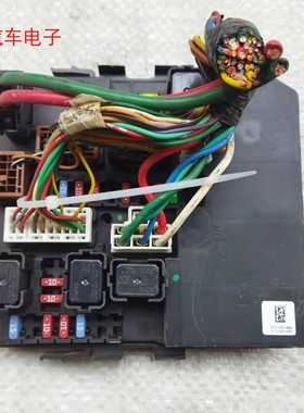 NV200发动机舱保险丝盒总成继电器盒车身电脑控制模块 284B7JX30B