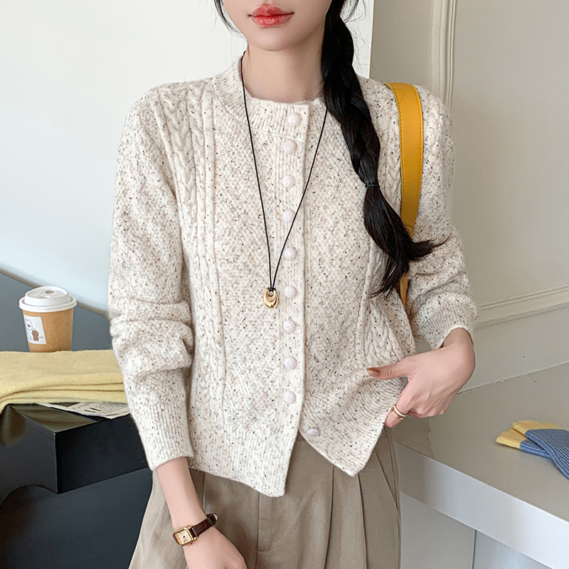 时尚设计感圆领针织女2025秋冬新款百搭毛衣开衫排扣外套长袖上衣