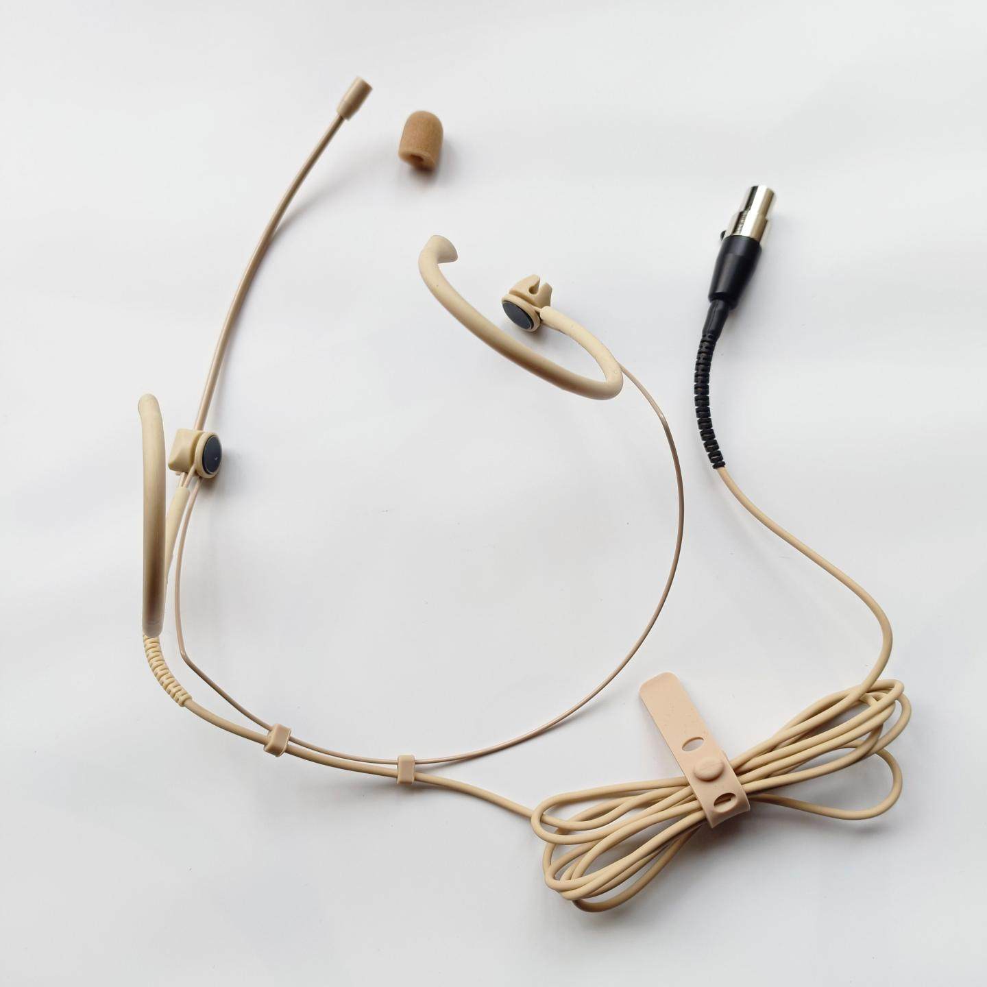 插头演出黑色话筒麦克风