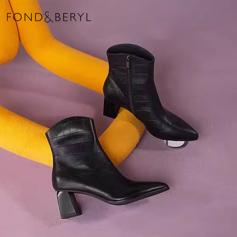 菲伯丽尔羊皮尖头粗跟时装短靴女