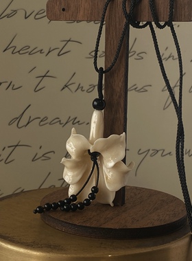 上新9折立体喇叭花项链挂饰女小众设计感高级轻奢锁骨链颈链毛衣