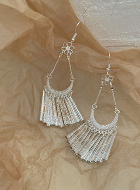 摇曳仿苗银现代感时髦长耳环民族风摩登新中式耳夹高级感度假复古