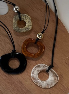 几何树脂吊坠长款黑绳项链女简约个性ins风气质百搭毛衣链质感