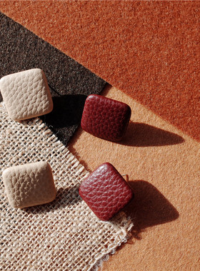 不晚手作丨质感皮质气质方块耳钉秋冬新款荔枝纹无耳洞耳夹女百搭