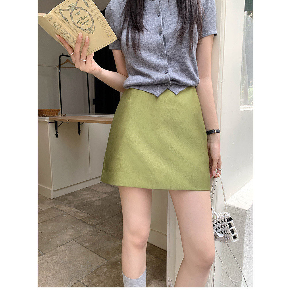 绿色醋酸缎面半身裙女2026夏季高腰显瘦短裙高级感斜裁a字包臀裙