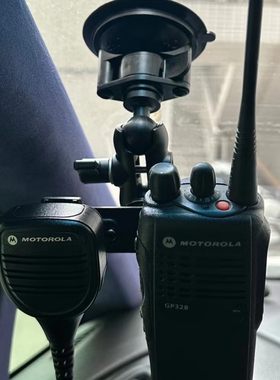手台对讲机手咪手机一拖二支架牢固狂甩不掉只能吸在玻璃或光滑面