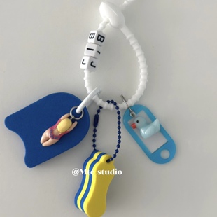 韩系ins风夏日游泳男孩包包挂件车钥匙扣防丢挂件情侣款定制挂饰