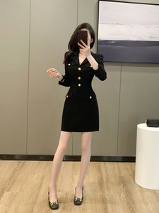 法式赫本风黑色西装连衣裙女秋装2026新款轻熟高级感收腰包臀裙子