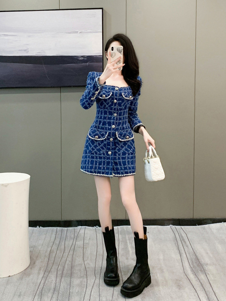 小香风粗花呢方领连衣裙女秋冬季2024新款高级感收腰显瘦气质裙子