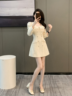 白色小香风休闲方领连衣裙女秋冬季新款设计小众轻奢收腰显瘦裙子