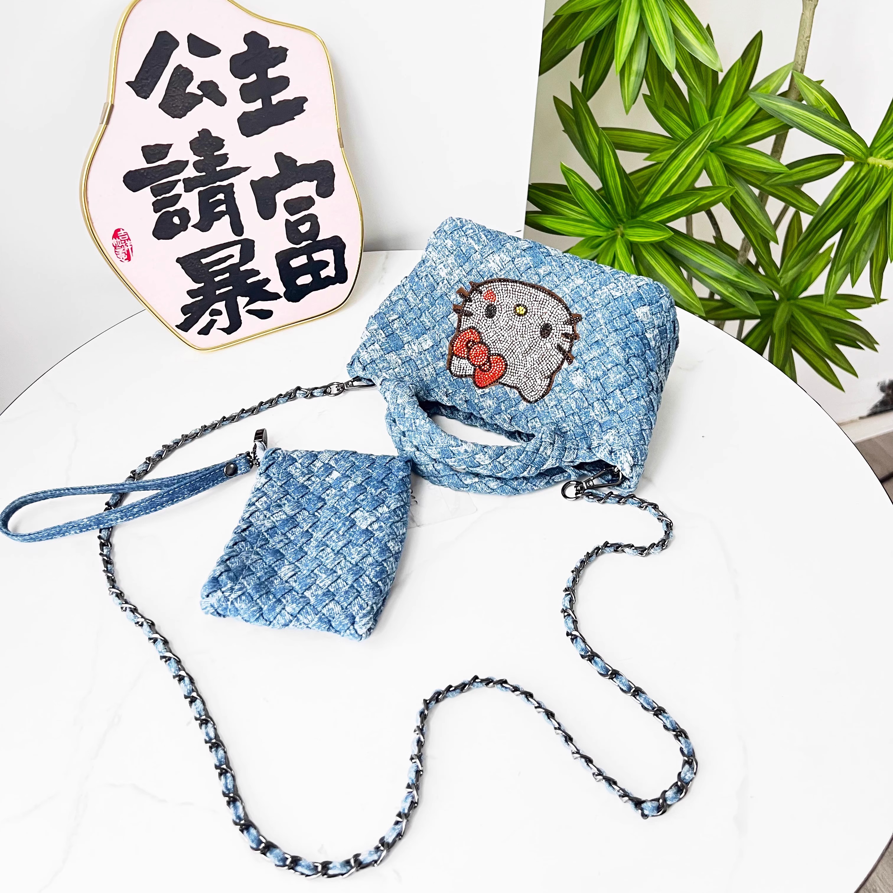 正版Hello Kitty镶钻菜篮子包女编织手提单肩斜挎包ins超火沙滩