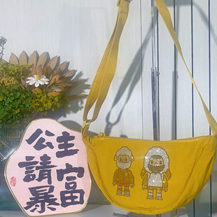 日系可爱猫咪法斗斜挎包半月包单肩通勤饺子包