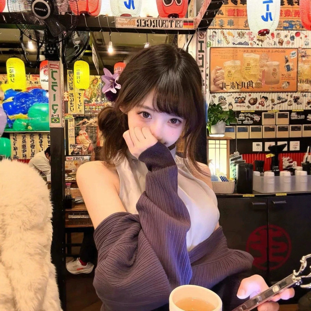 CICI家 2025秋冬新款 美美美！衬衫领露肩拼接收腰鱼尾针织连衣裙