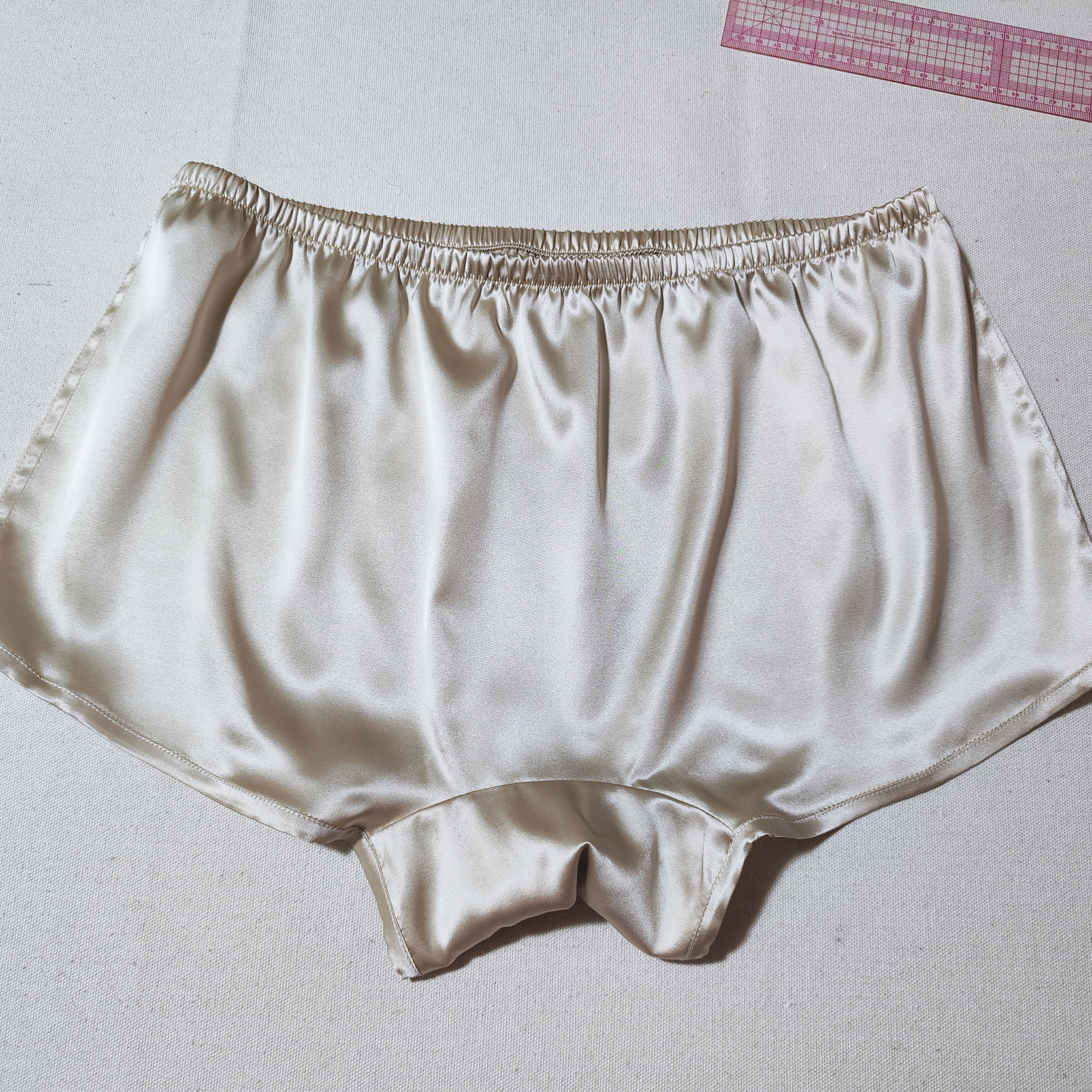 女士宽松高腰平角19姆米真丝弹力缎家居防走光安全睡内裤舒适透气