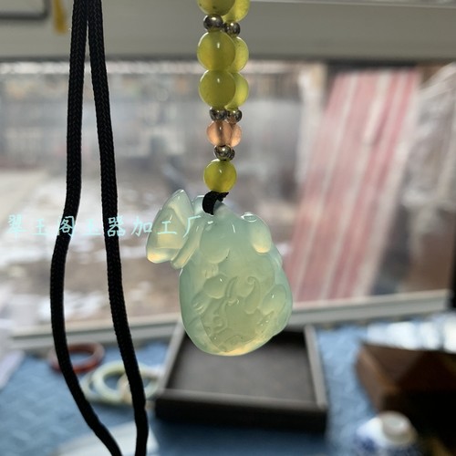 【老料】天然岫玉钱袋麒麟吊坠手工雕刻双面尺寸约35*22*15.5mm