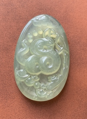 【金蛇送财】天然岫玉吊坠蛇和元宝尺寸约59.7*37.6*8.5mm