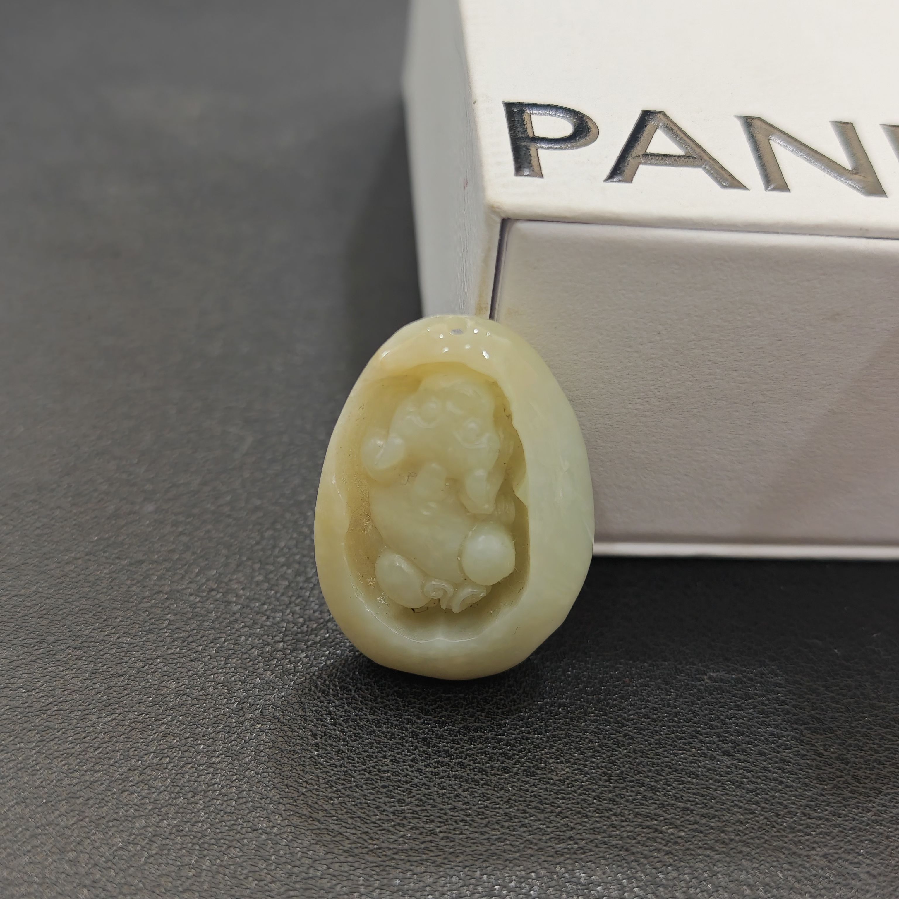 天然和田玉 原石直接雕刻 聚宝盆貔貅 尺寸约33*23*14mm编号ht01