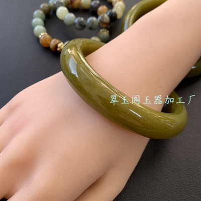 【新货小精品】F108天然岫玉牛油果常规手镯女款显白一物一图