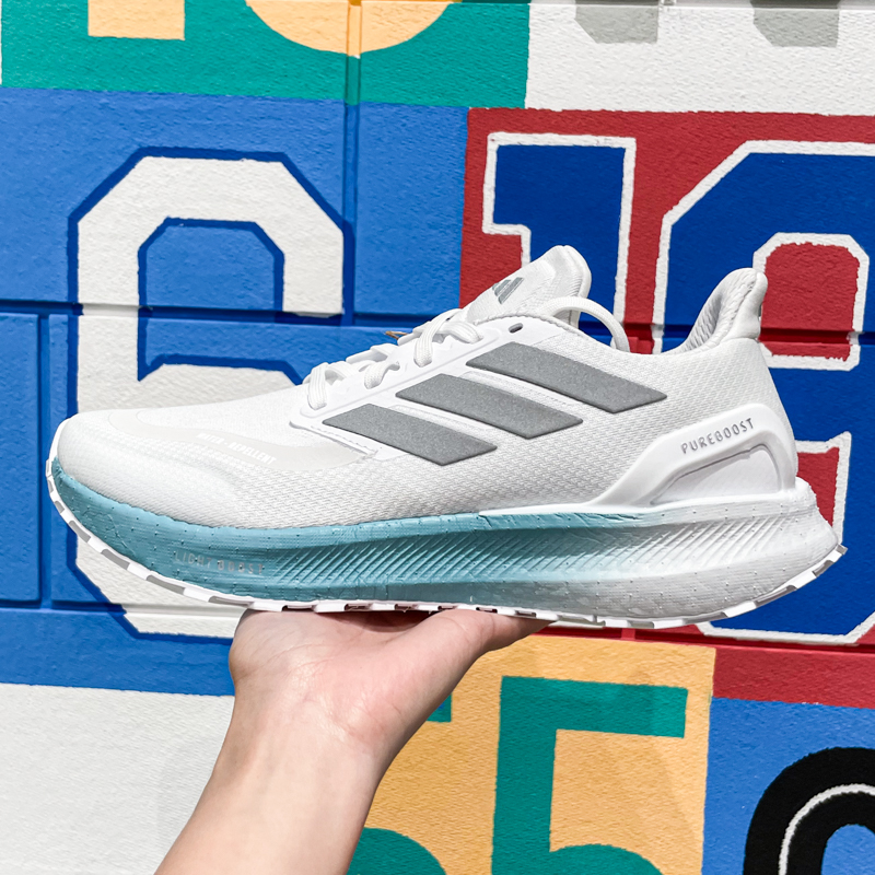 阿迪达斯网面透气跑步运动鞋