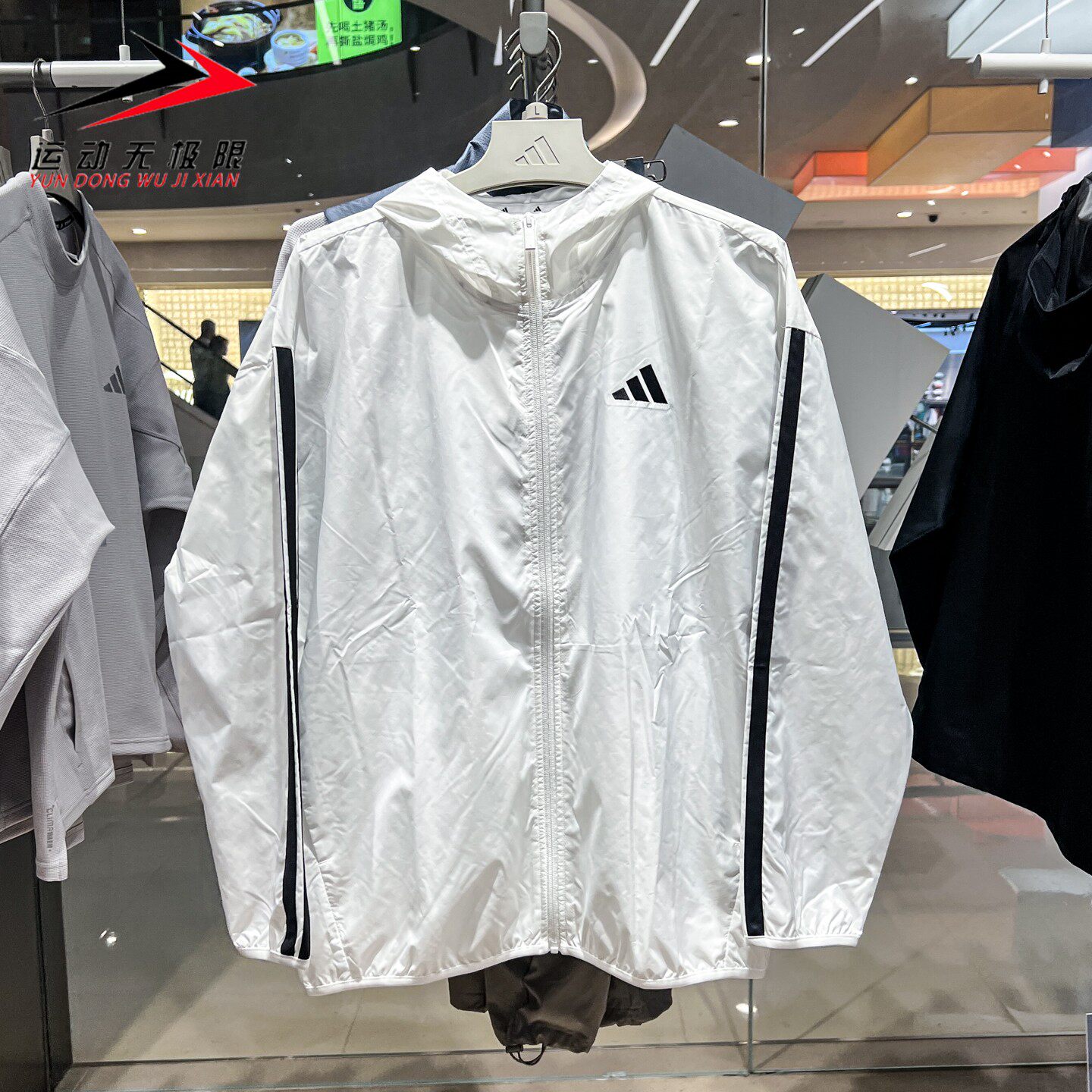 Adidas阿迪达斯男装2026冬季款休闲运动连帽防风衣夹克外套JE6326