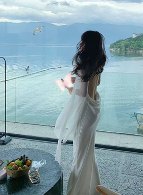 白色露背连衣裙名媛气质纯欲小众设计夏新款超仙性感长裙度假礼裙