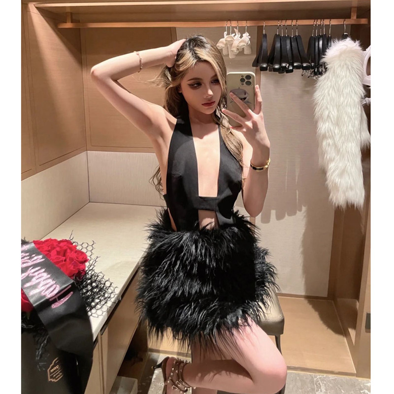 小众设计纯欲黑色显瘦露背连衣裙辣妹拼接流苏毛礼服镂空温柔短裙