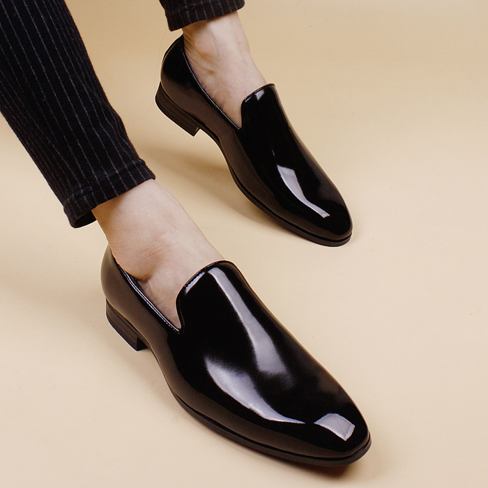 英男伦休闲男士尖头皮鞋子套脚亮