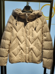 专柜正品 羽绒服外套2025冬新女D 527高端轻奢连帽压线潮牌百搭短款