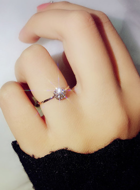 新款水蜜桃钻戒指女花团小碎钻立体闪亮婚纱照指环18K镀金雅简约