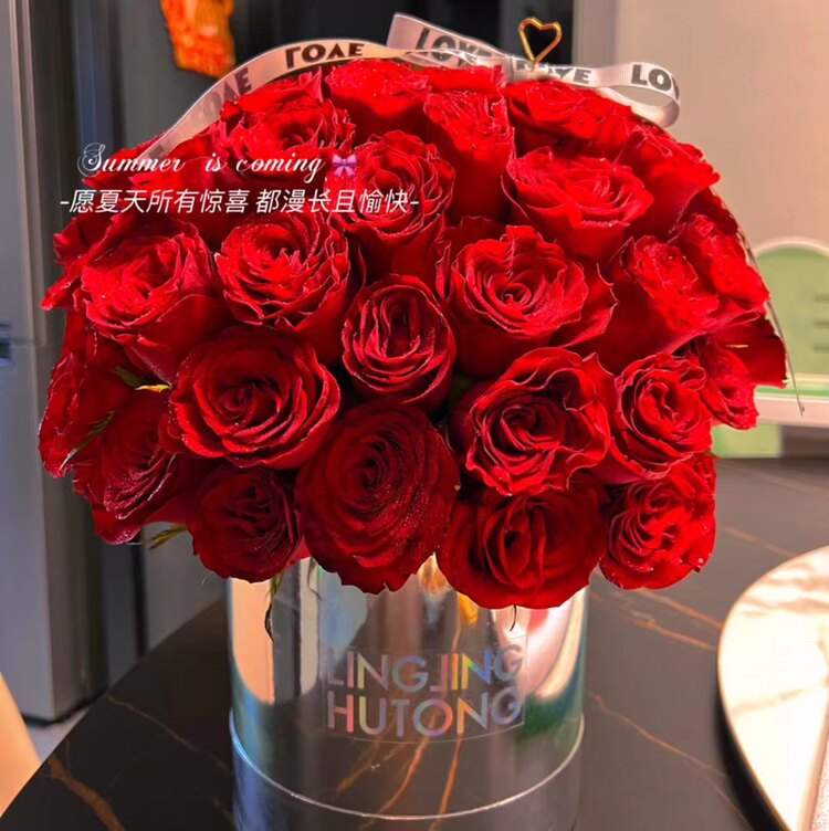 情人节红玫瑰银色抱抱桶丹东同城鲜花速递东港凤城宽甸实体花店