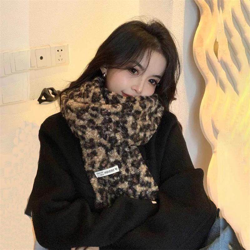 秋冬季韩版百搭豹纹围巾女高级感锁边羊毛卷加厚酷辣仿羊绒披肩
