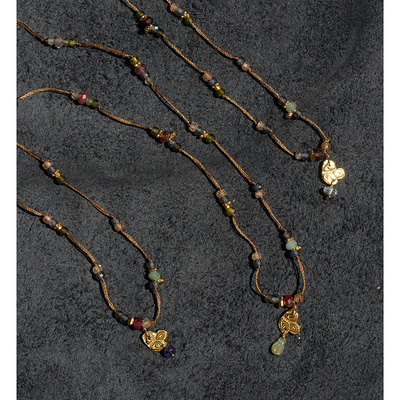 火彩天然欧珀与尖晶石银镀金编绳项链. 蓝宝石/托帕/红宝石藤蔓