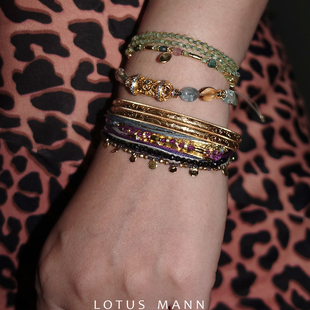 祈福.可开合许愿筒.花色海蓝宝.雕金手镯与多层彩色银镀金手链