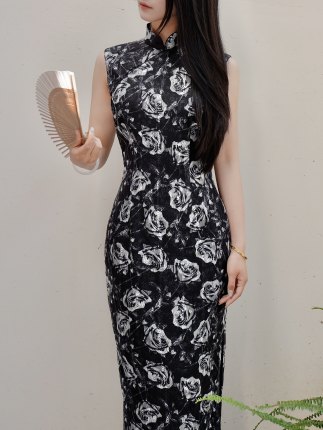 黑玫瑰港风改良旗袍新中式国风女秋季新款复古收腰显瘦黑色连衣裙