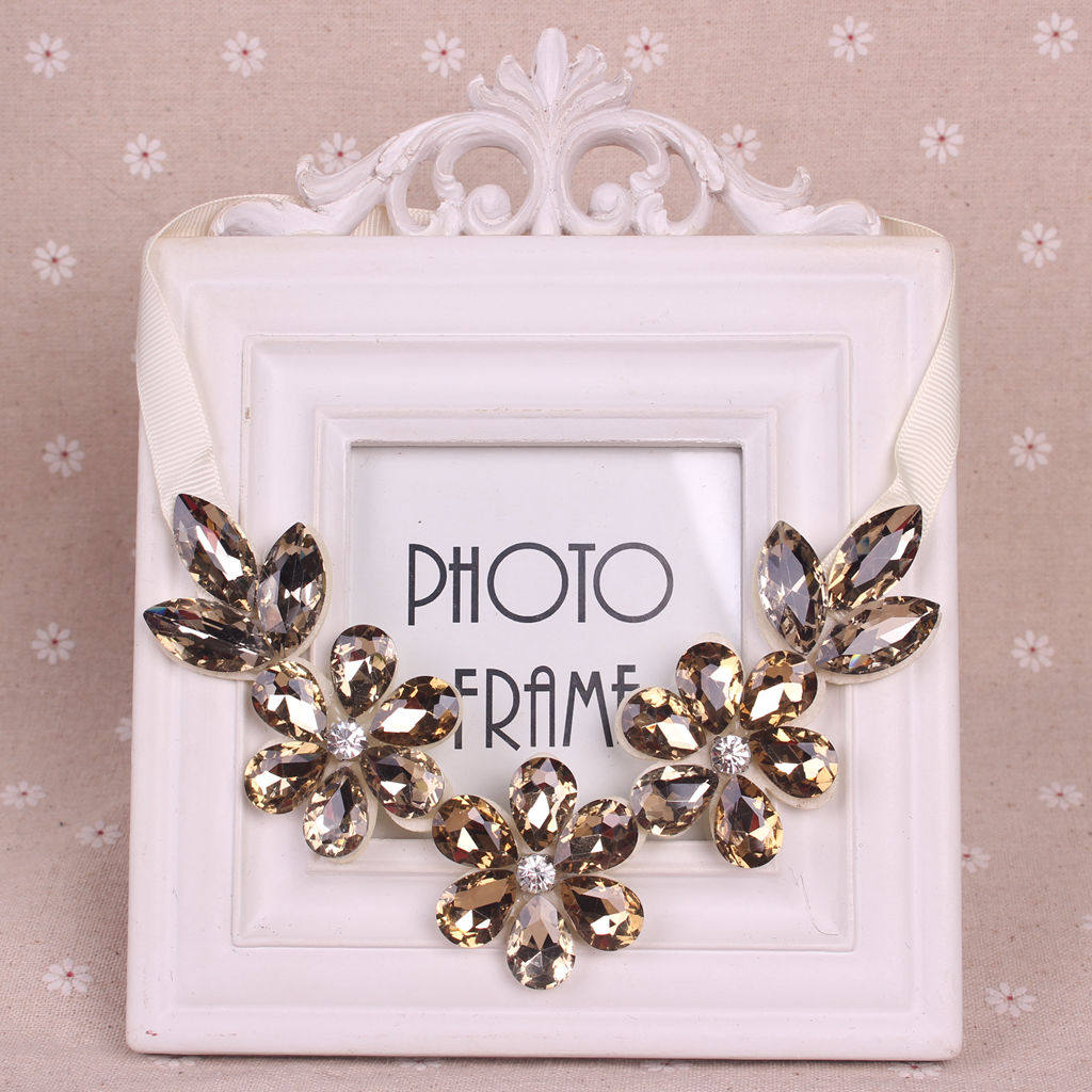 2021 NEW VERSATILE V-SHAPED EUROPEAN AND AMERICAN BIG BRAND FLOWER GLASS CRYSTAL NECKLACE FAKE COLLAR